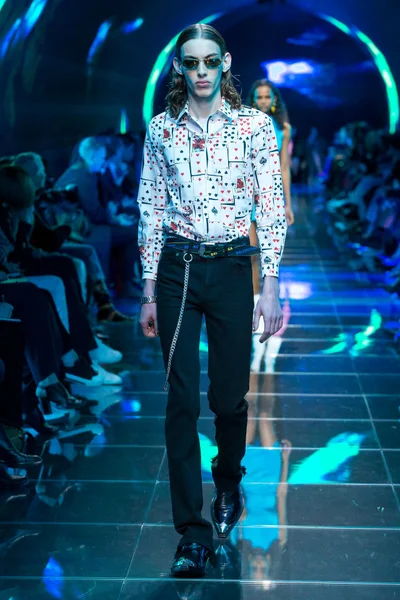 Look 32